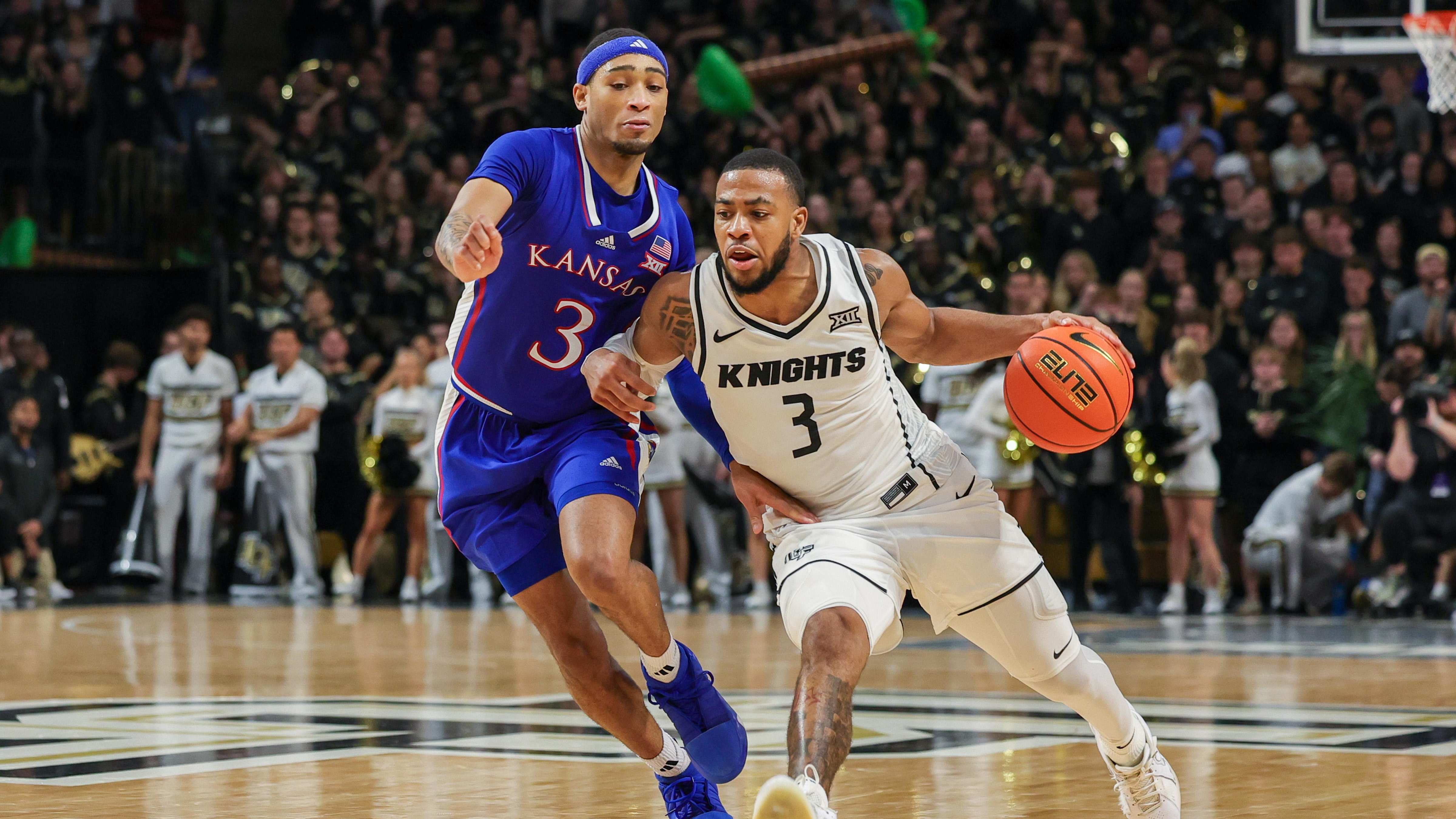 至少有三重 至少有三重