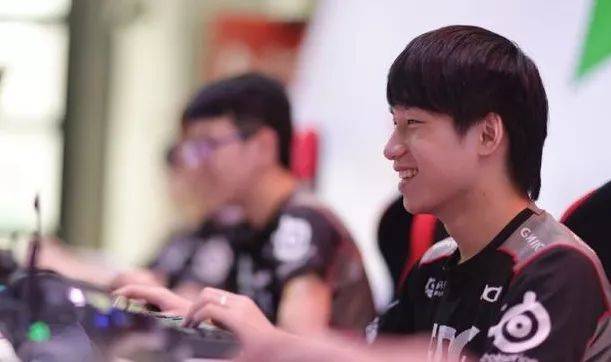 上边翼位的 上边翼位的